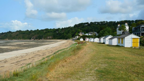 Unforgettable Camping Escapades: Discovering Legendary Historical Landmarks Across the UK;254Discover the Ultimate Camping Adventure: Explore Enchanting Medieval Castles Across the UK