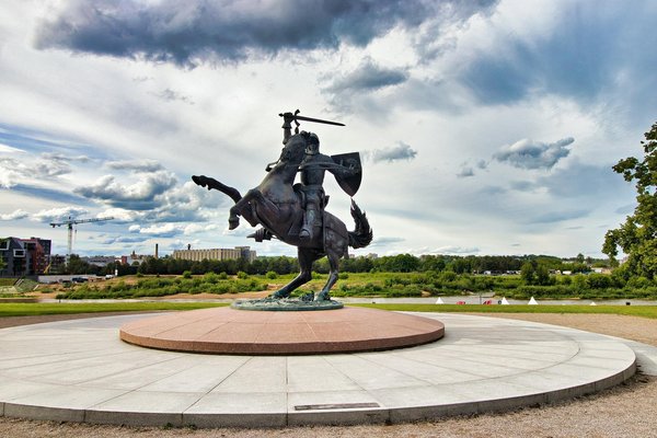 Discover the lake district: uncover hidden literary gems with our exclusive guided tours!